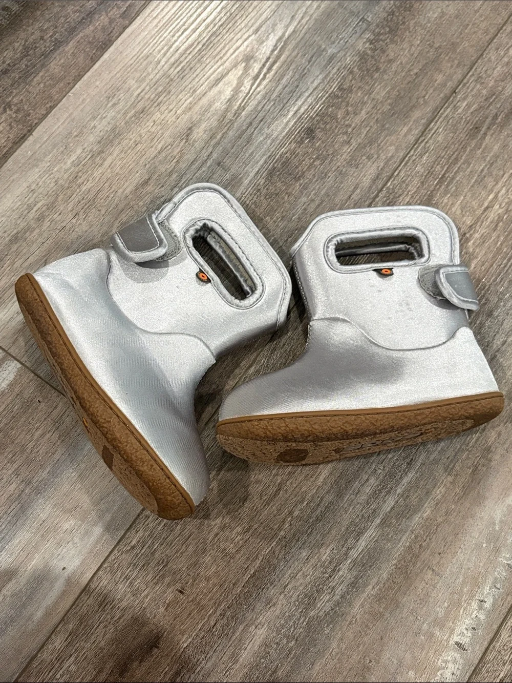 BOGS Baby Unisex Waterproof Snowboot Baby Rain Boot Metallic Silver Size 9
